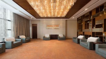 3 restaurants, breakfast served