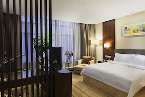 ห้องพรีเมียม, เตียงคิงไซส์ 1 เต��ียง, ใช้คลับเลานจ์ได้ | เครื่องนอนป้องกันสารก่อภูมิแพ้, ผ้านวมขนเป็ด, มินิบาร์