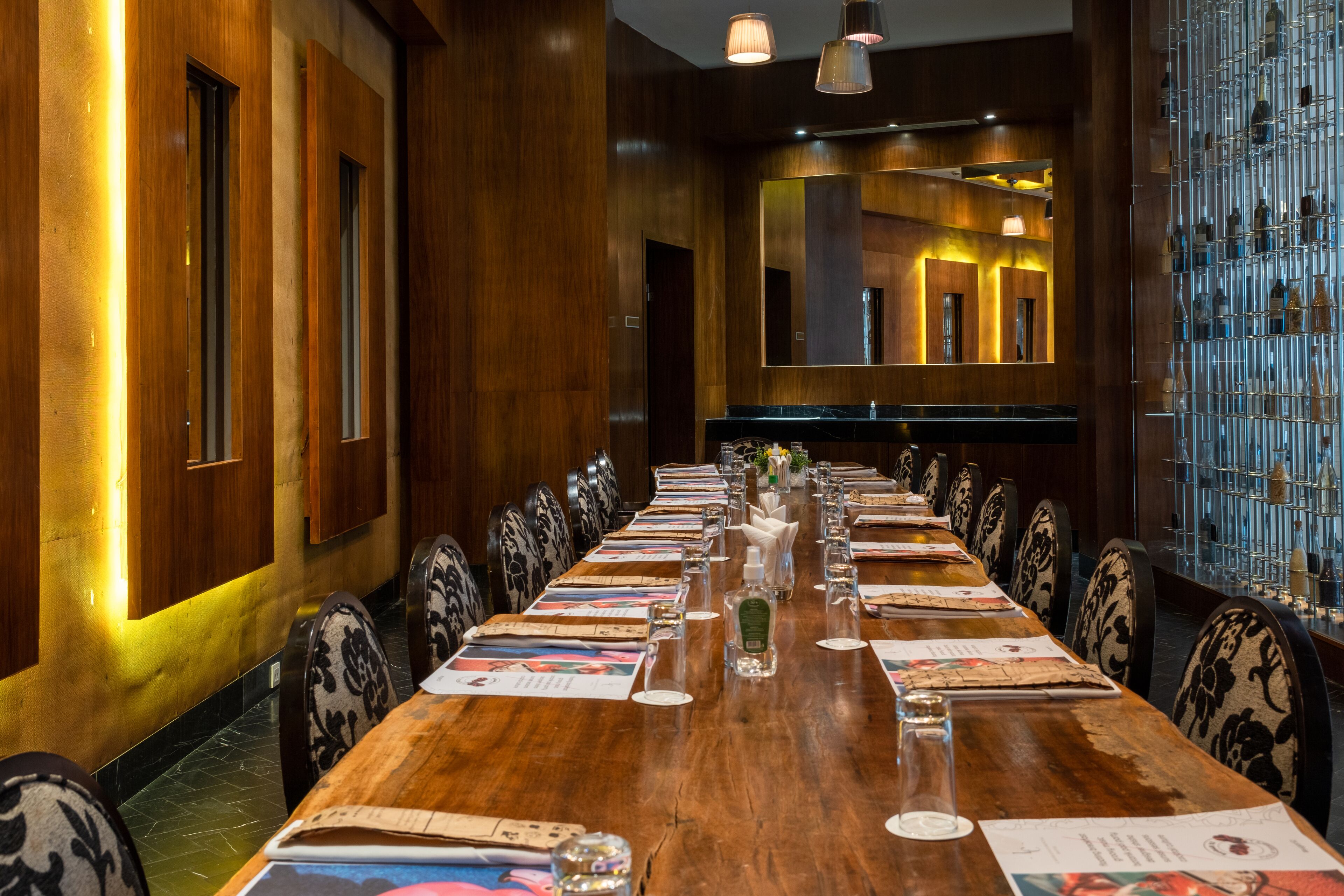 4 restaurants; breakfast, lunch, and dinner served