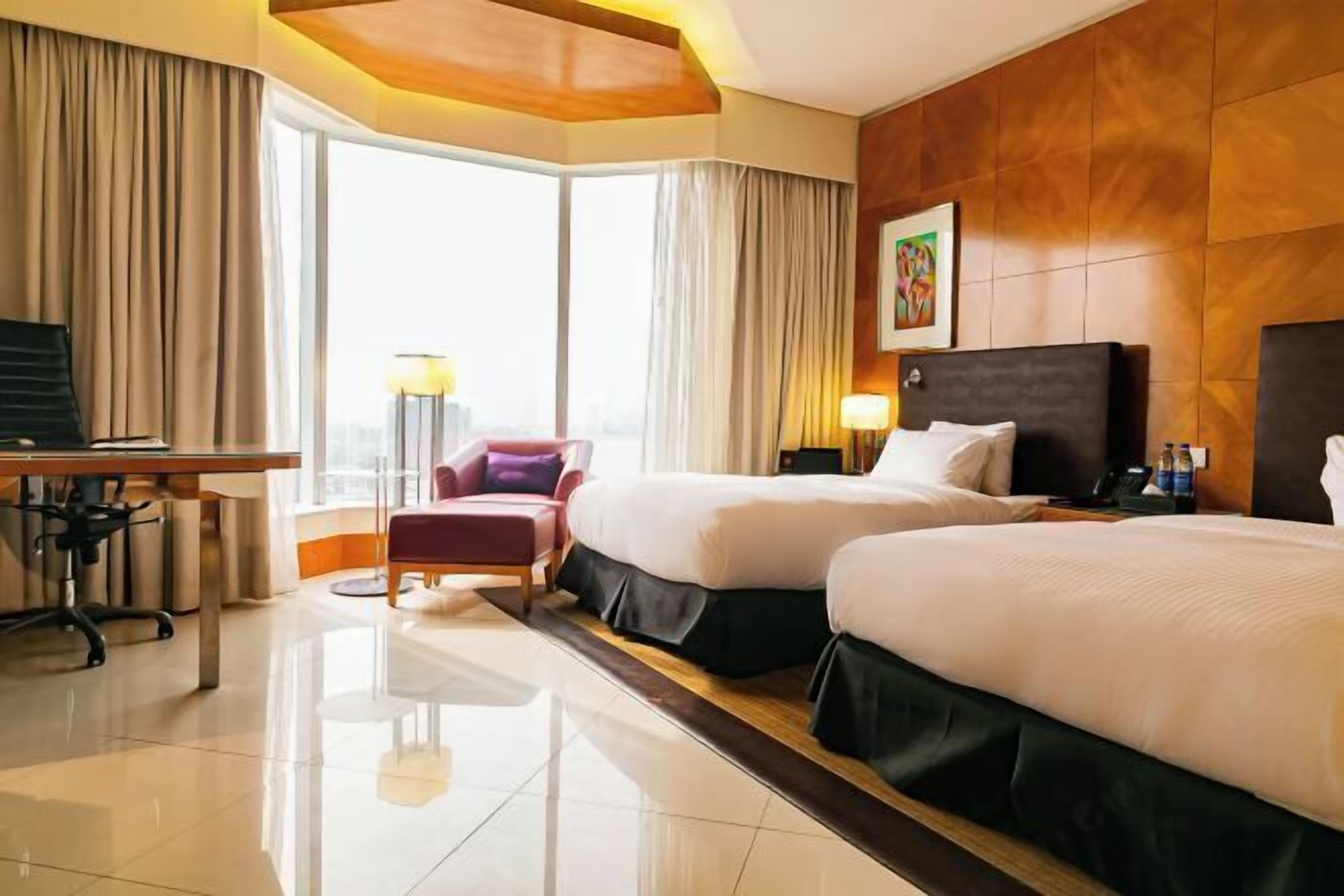 1 chambre, minibar, coffres-forts dans les chambres, bureau