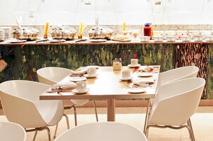 Breakfast, lunch and dinner served