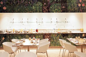 Se ofrece un desayuno a la carta (550 MXN por persona)