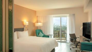 Deluxe Room, 1 King Bed | In-room safe, desk, iron/ironing board, free cribs/infant beds