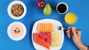 Café da manhã com buffet grátis todos os dias