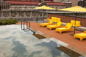 Outdoor pool, pool umbrellas, sun loungers