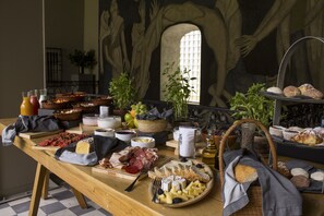 Desayuno continental incluido todos los días 