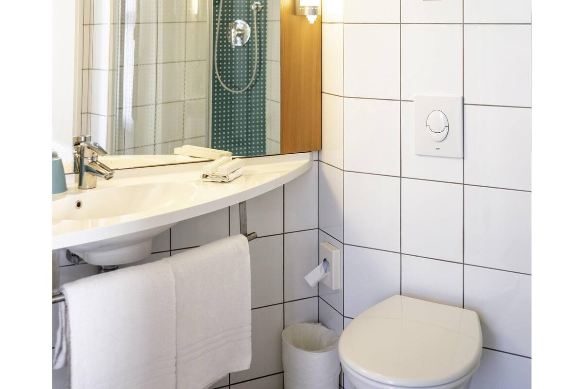 in-room safe, desk, soundproofing, free cots/infant beds