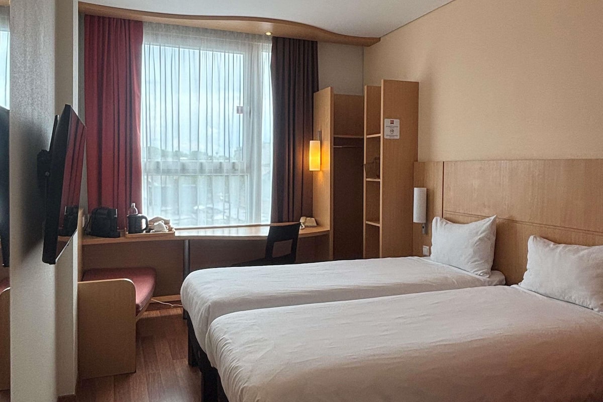 superior room, 2 single beds | in-room safe, desk, soundproofing, free cots/infant beds