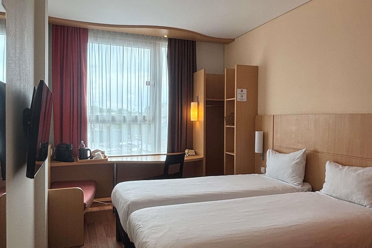 Superior Room, 2 Twin Beds | In-room safe, desk, soundproofing, free cribs/infant beds