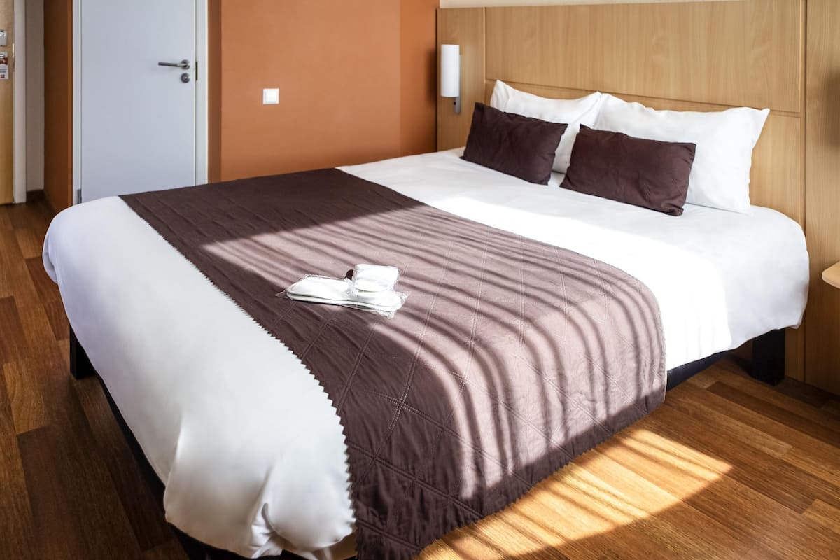 Kamar Superior, 1 Tempat Tidur Double | Brankas, meja kerja, kedap suara, dan tempat tidur bayi gratis