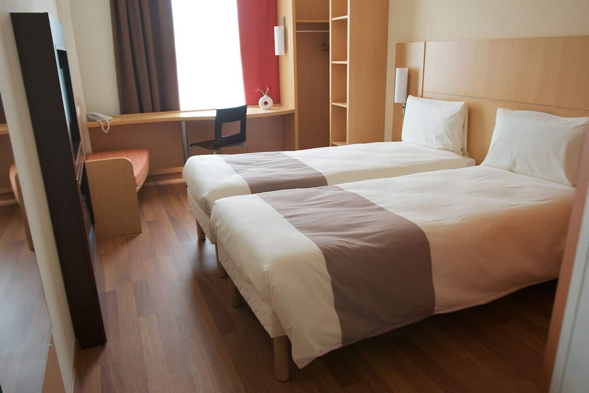 twin room, 2 single beds | in-room safe, desk, soundproofing, free cots/infant beds