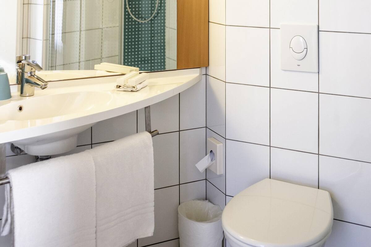 in-room safe, desk, soundproofing, free cots/infant beds