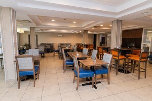 包含每日自助早餐