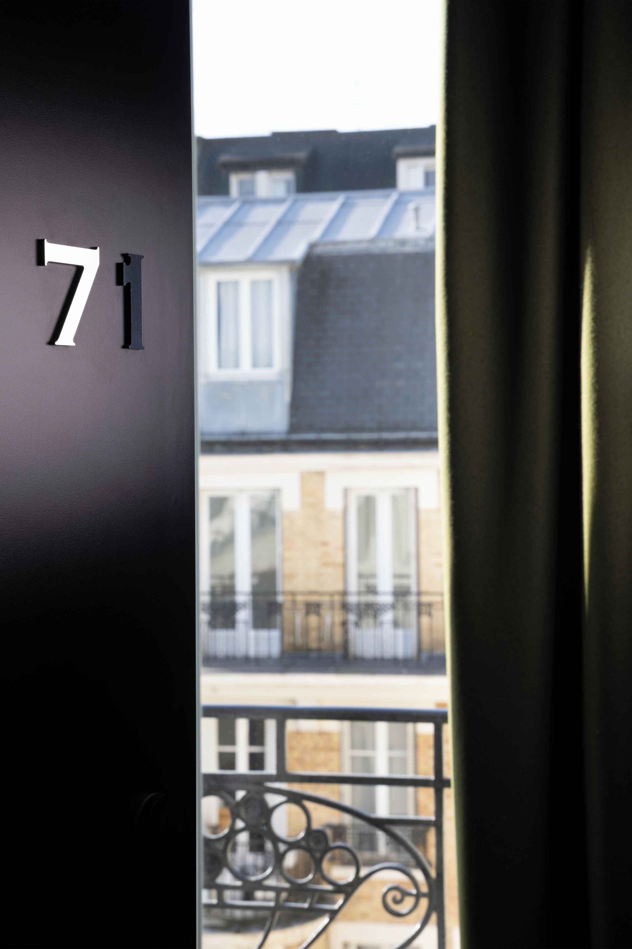 little cosy room | courtyard view