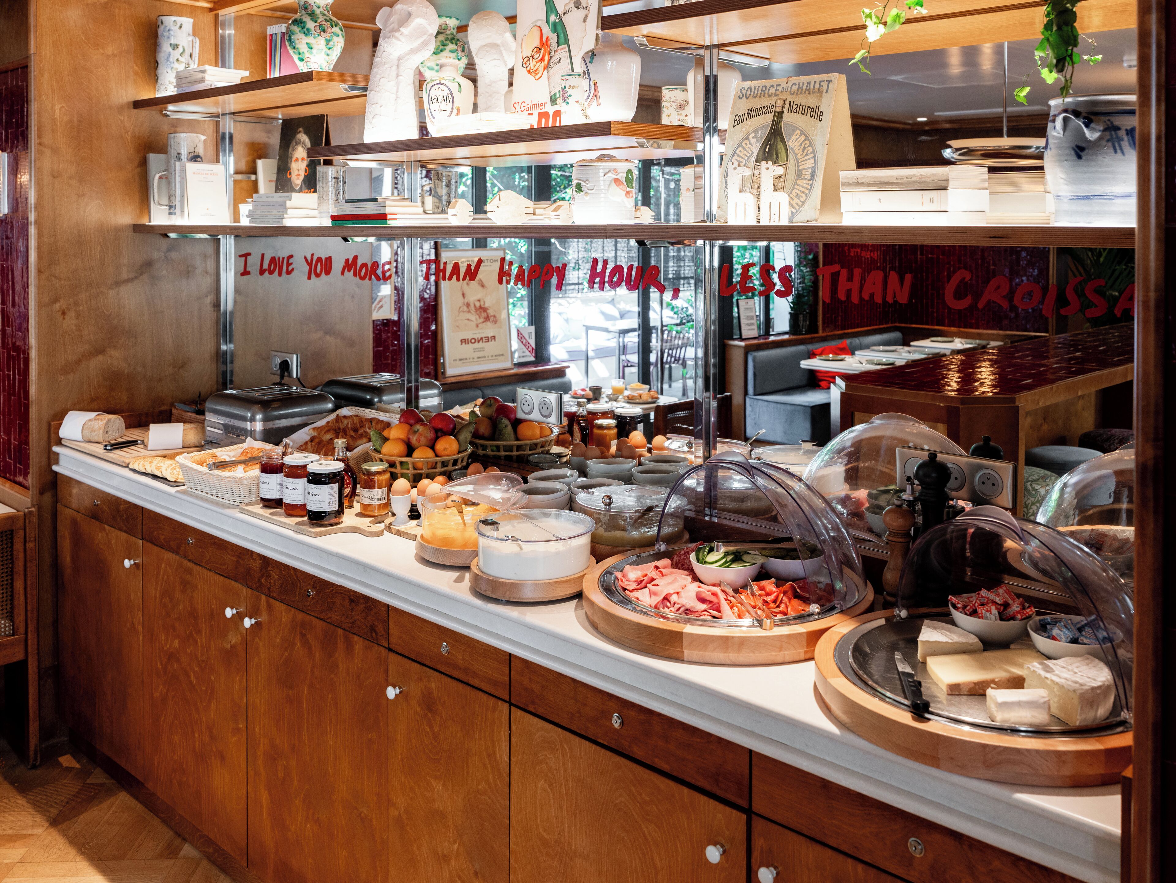 Desayuno buffet diario (EUR 15 por persona)