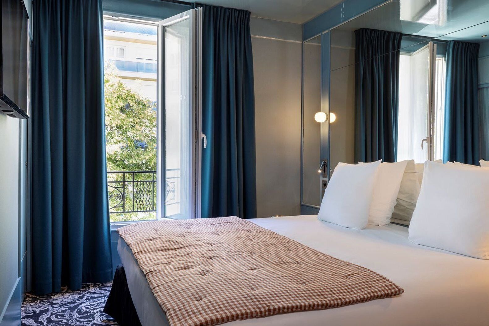 superior room | 1 bedroom, premium bedding, in-room safe, laptop workspace