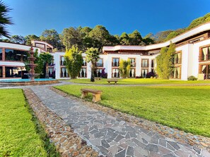 المنطقة المحيطة بالمنشأة