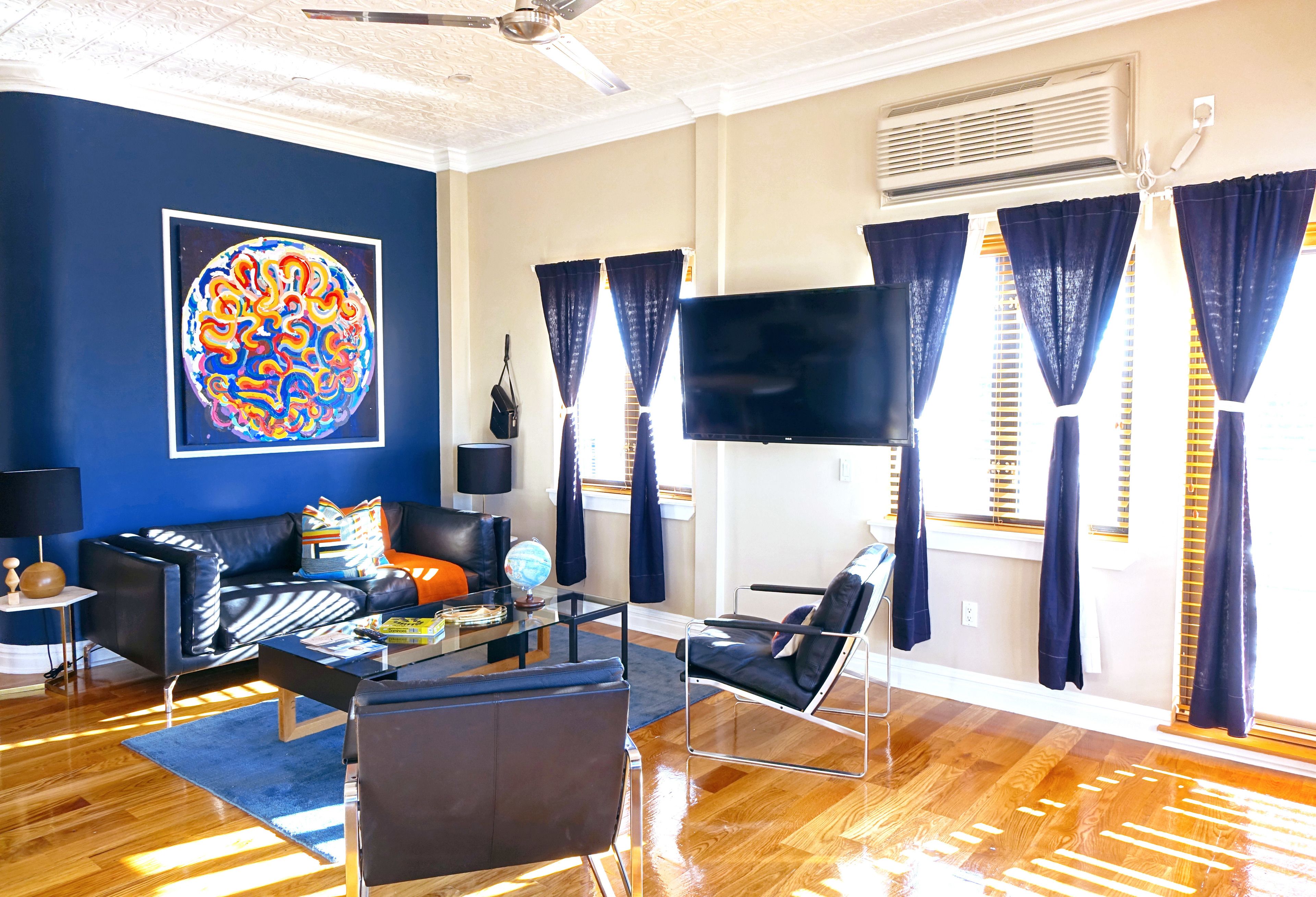 elite penthouse | living room | 42-inch lcd tv with cable channels, tv