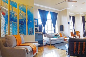 Télévision LCD de 42 pouces avec chaînes par câble, télévision