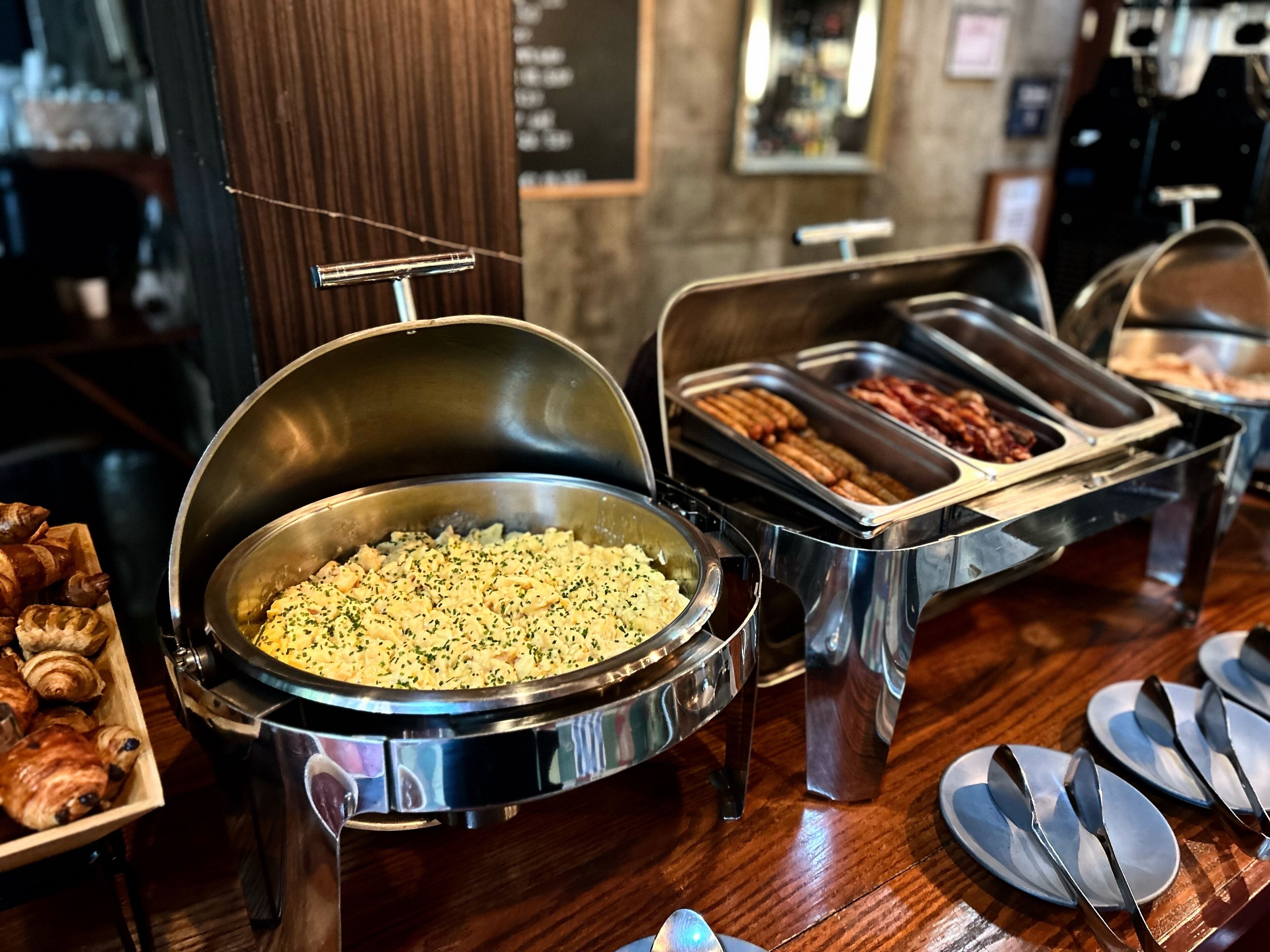 Daily buffet breakfast for a fee