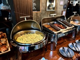 Se ofrece un desayuno bufé todos los días (por un coste adicional)