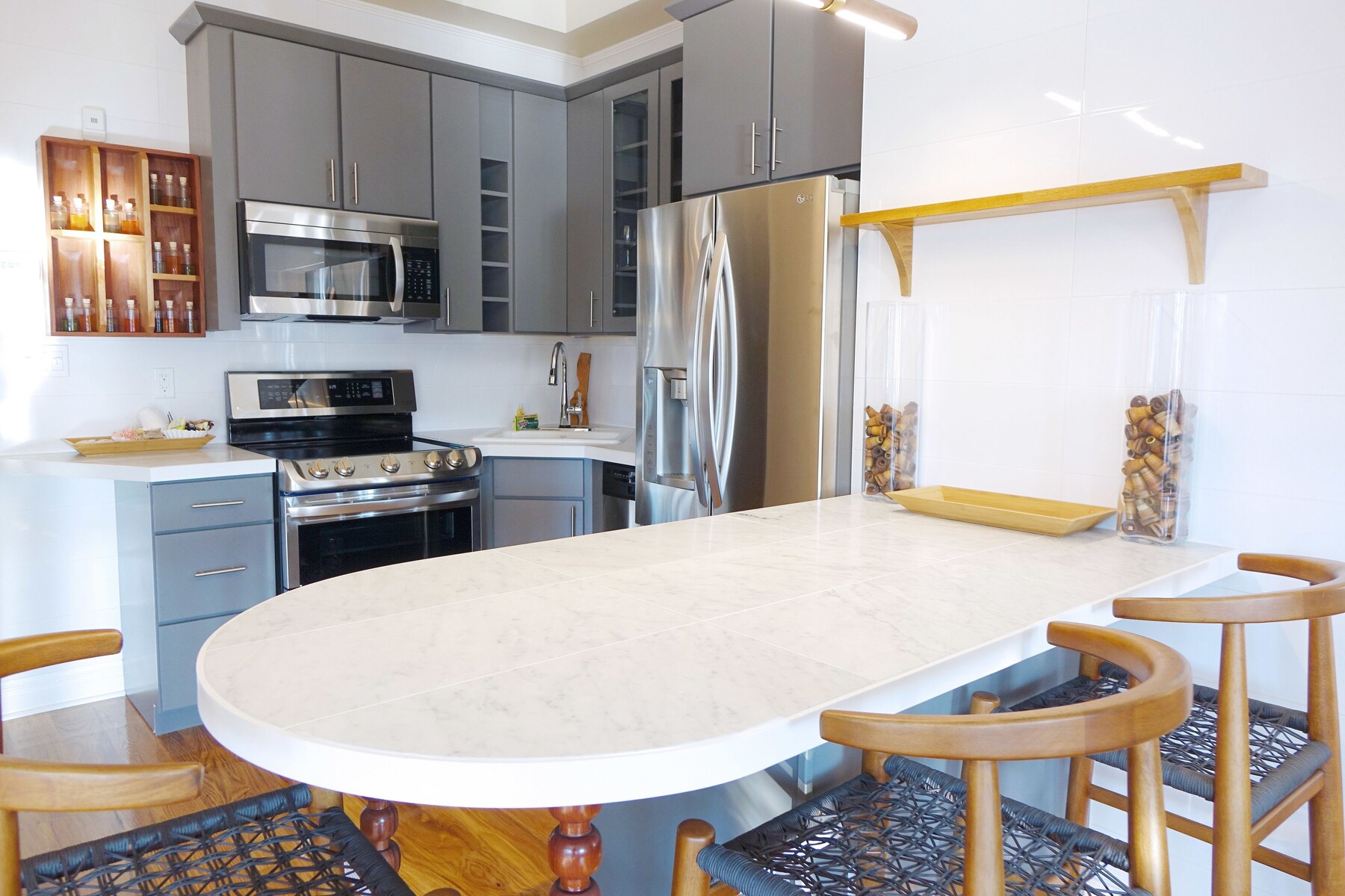 Elite Penthouse | Private kitchen | Coffee/tea maker, electric kettle, toaster, highchair