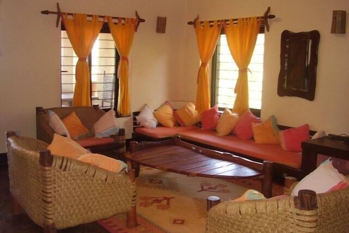 standard cottage, 1 bedroom | living room | tv