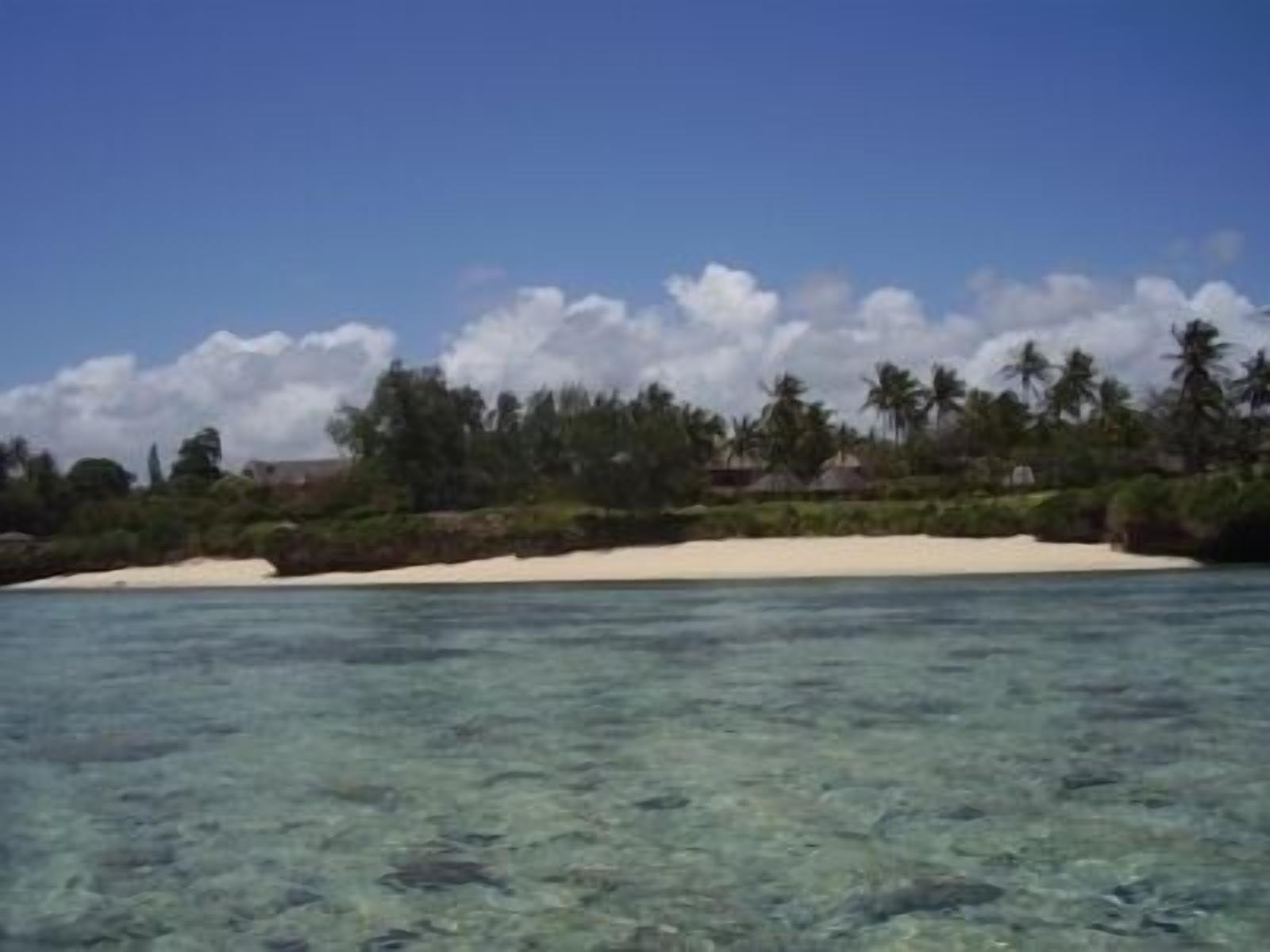 private beach nearby, white sand, sun-loungers, beach umbrellas