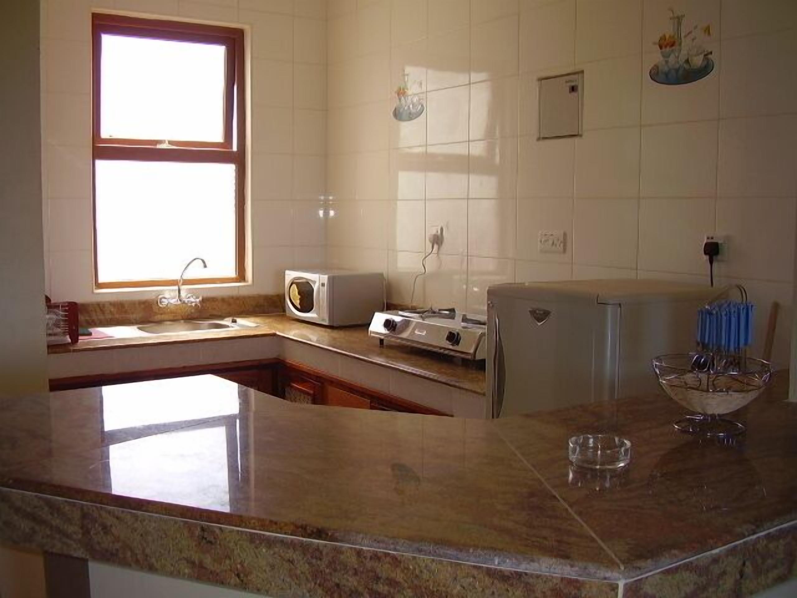 standard cottage, 1 bedroom | private kitchen | fridge