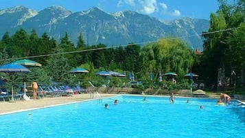 Outdoor pool, pool loungers