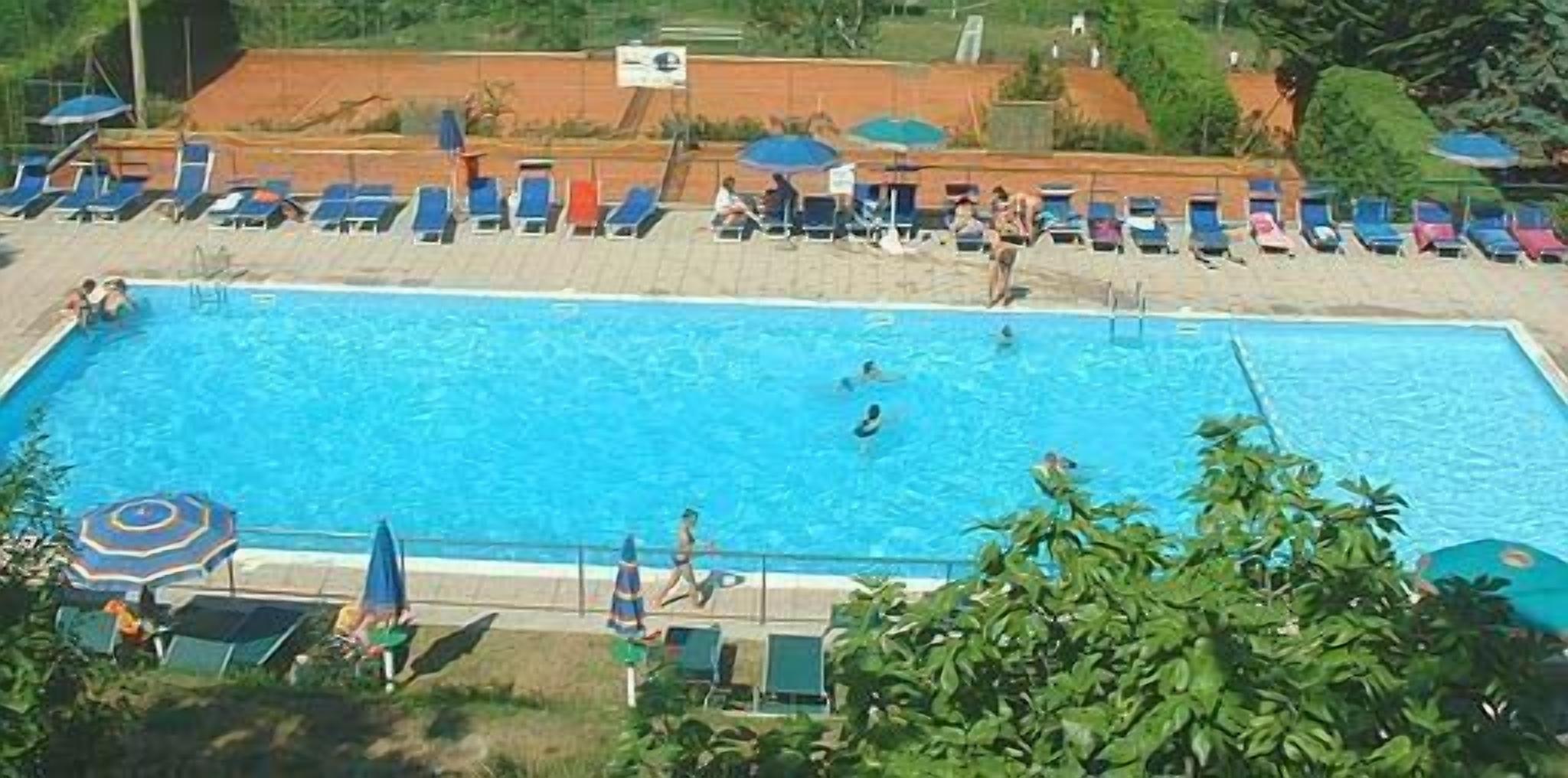 outdoor pool, pool loungers