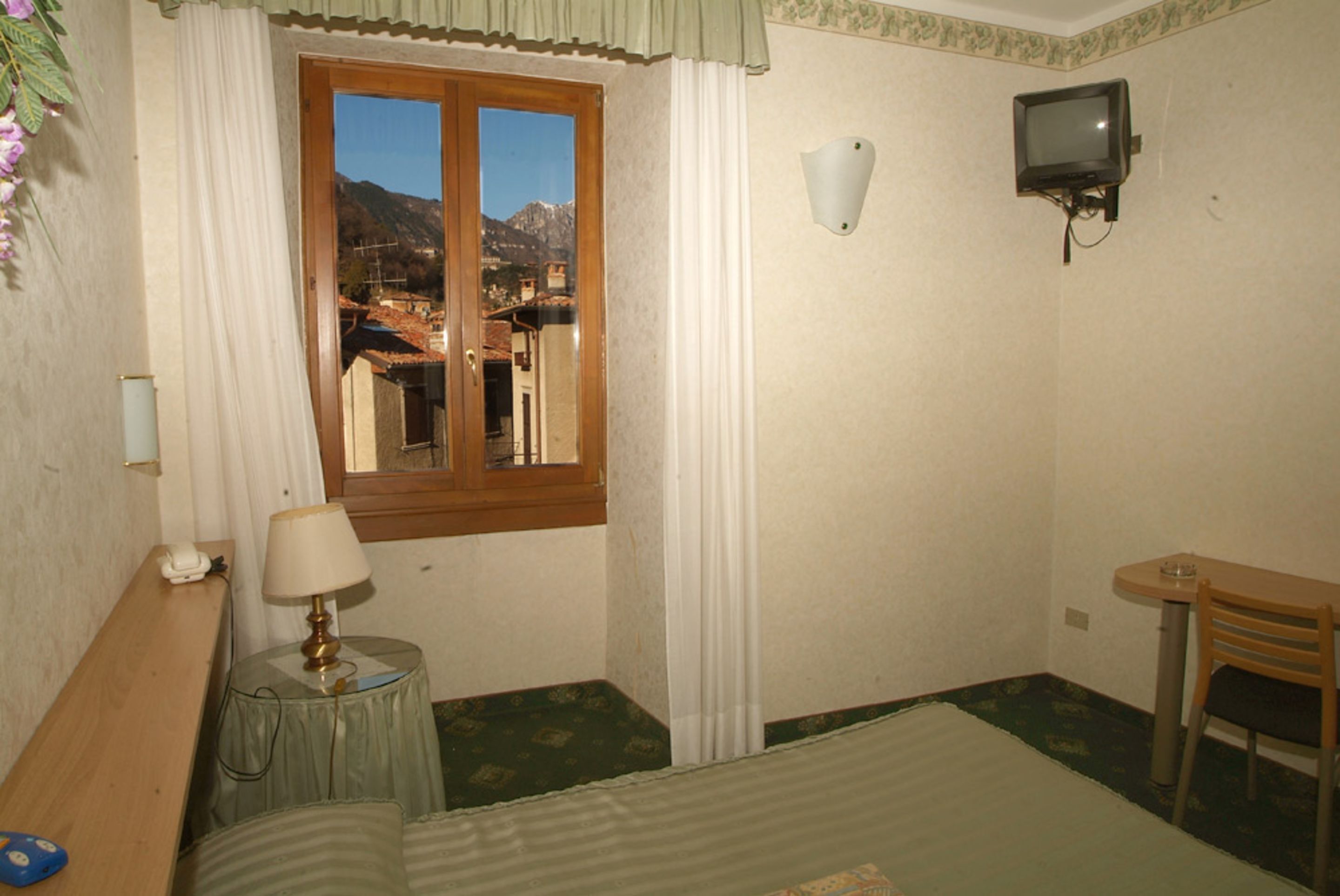classic triple room | in-room safe, desk, free wifi, bed sheets