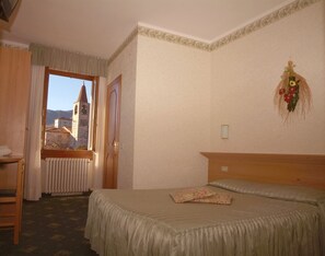 In-room safe, desk, free WiFi, bed sheets - Miralago (Tremosine)