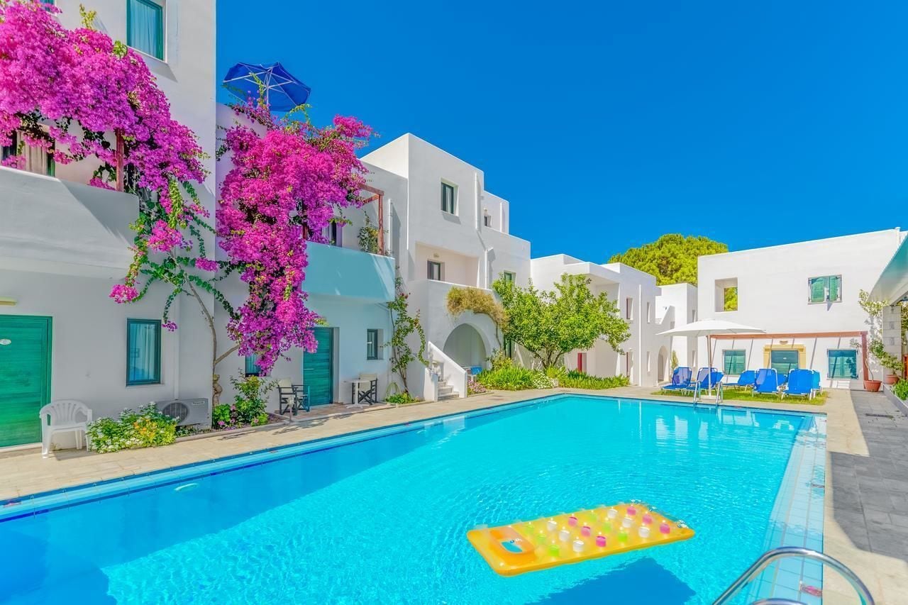 2 outdoor pools, pool umbrellas