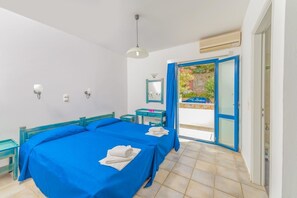 Luxe beddengoed, verduisterende gordijnen, geluiddichte muren