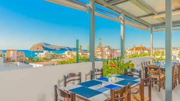 Frukostbuffé varje dag (EUR 6.00 per person)