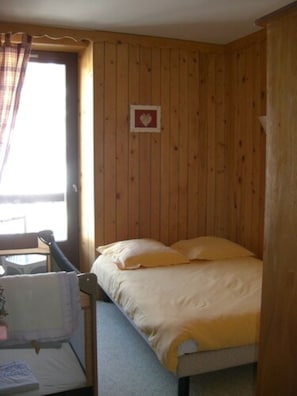Habitación doble | Decoración individual, mobiliario individual, ropa de cama