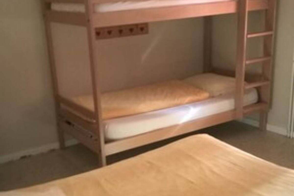 Quadrupla familiare | Con stile personalizzato, con arredamento individuale, lenzuola