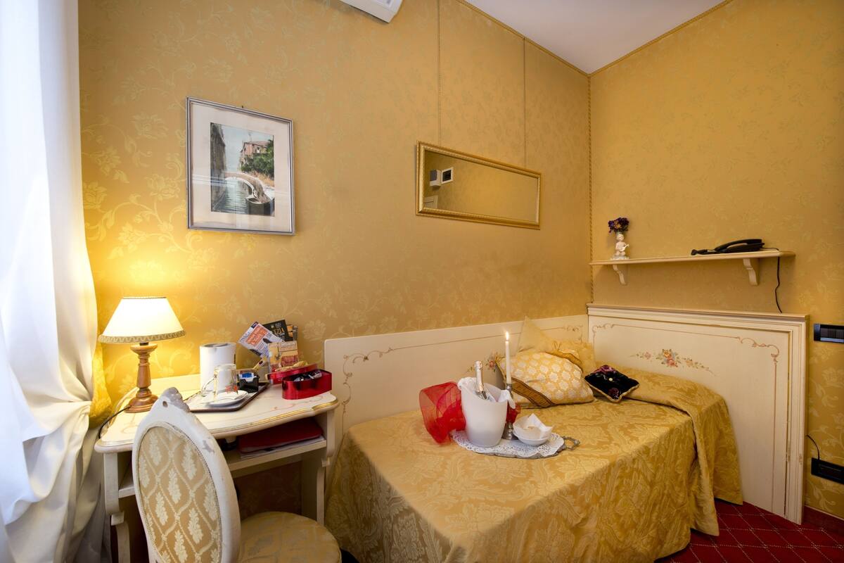 Single Room | In-room safe, free WiFi