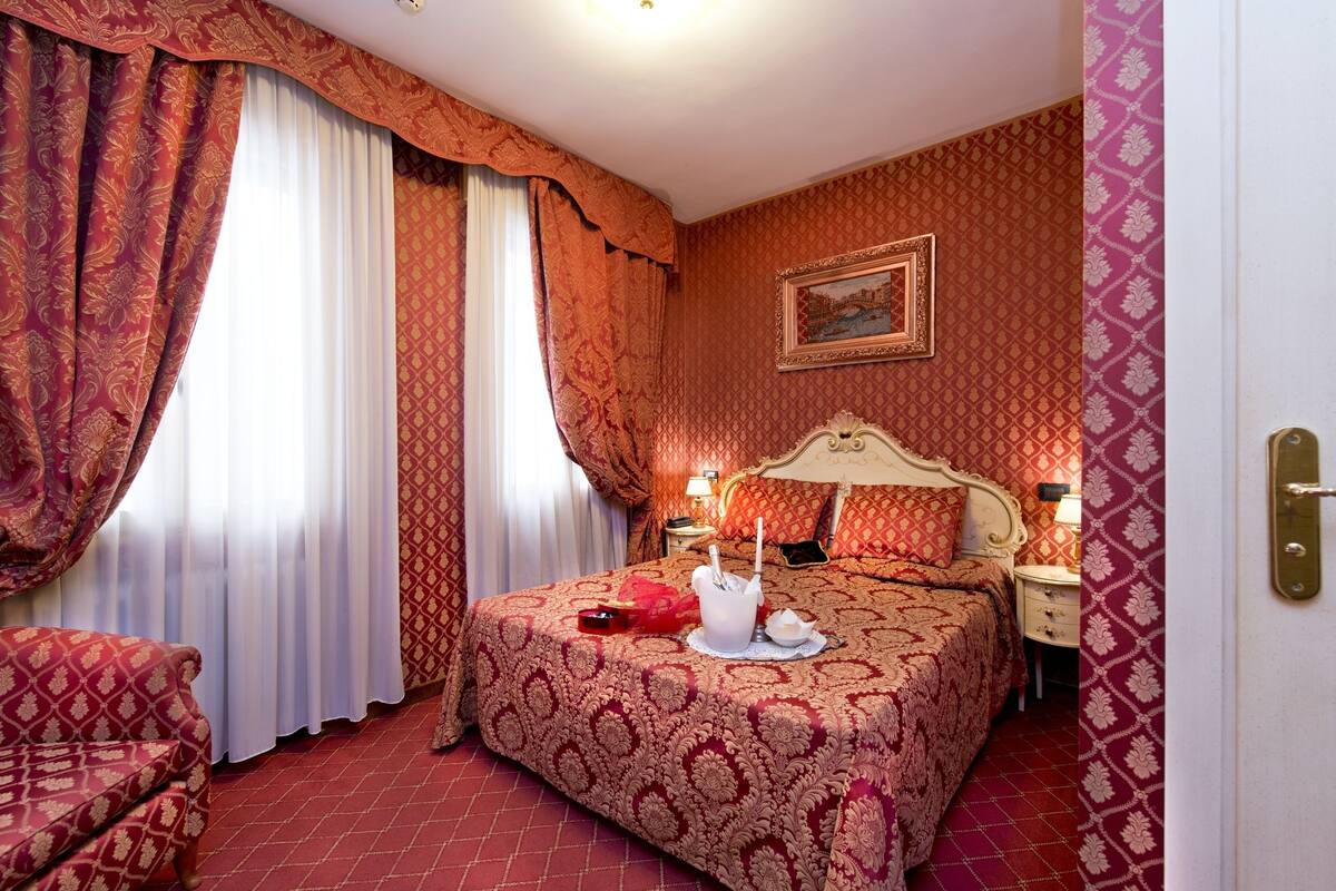 In-room safe, free WiFi