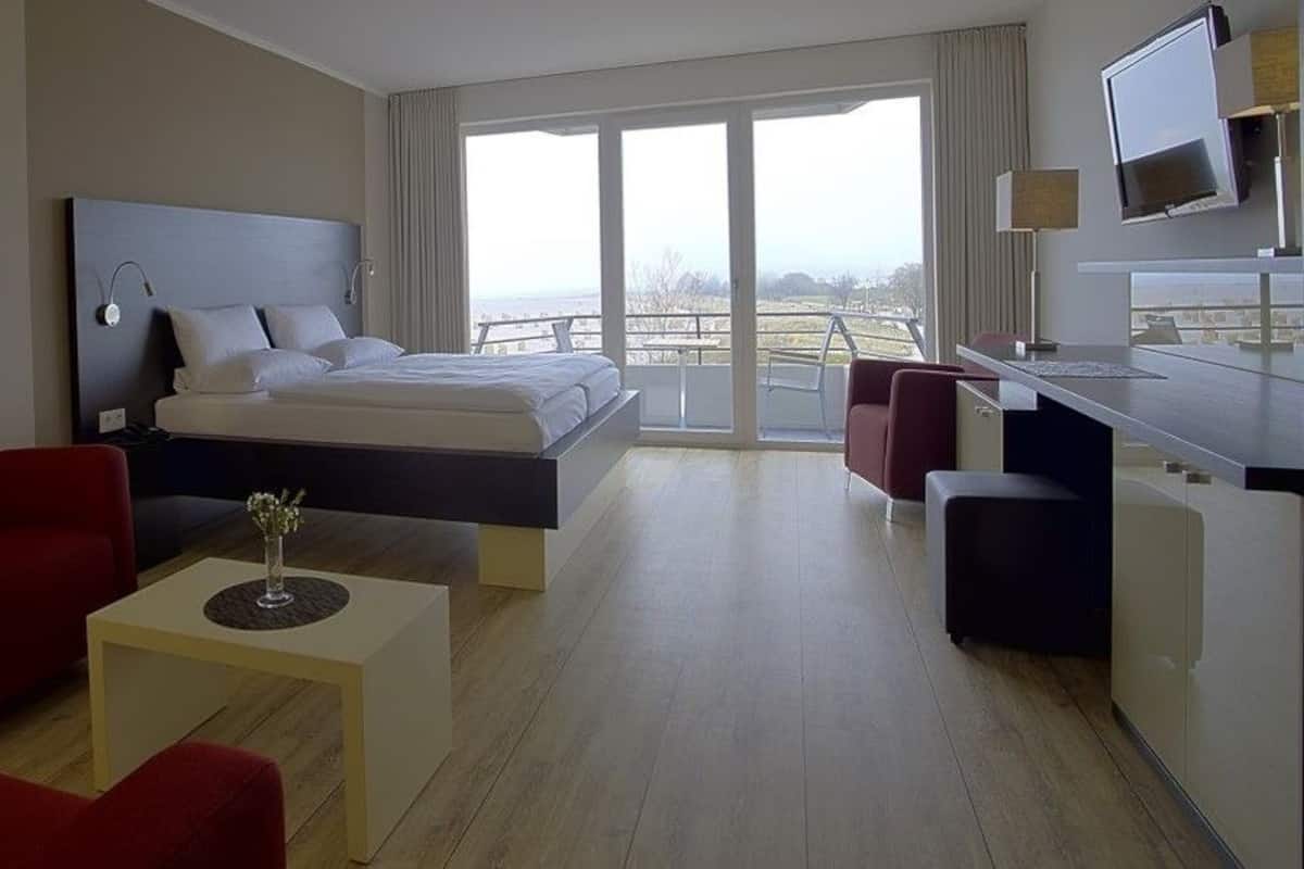 Comfort Double Room, Partial Sea View | Hypo-allergenic bedding, in-room safe, desk, blackout drapes