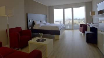 Comfort Double Room, Partial Sea View | Hypo-allergenic bedding, in-room safe, desk, blackout curtains