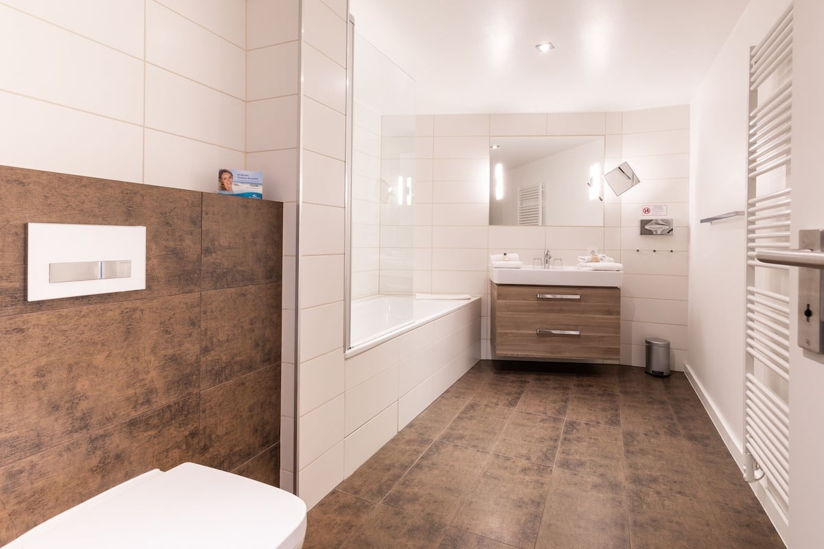 comfort double room, partial sea view | bathroom | free toiletries, hair dryer, towels, soap