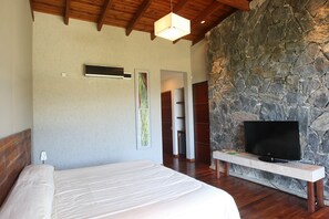 Minibar, in-room safe, desk, free cots/infant beds