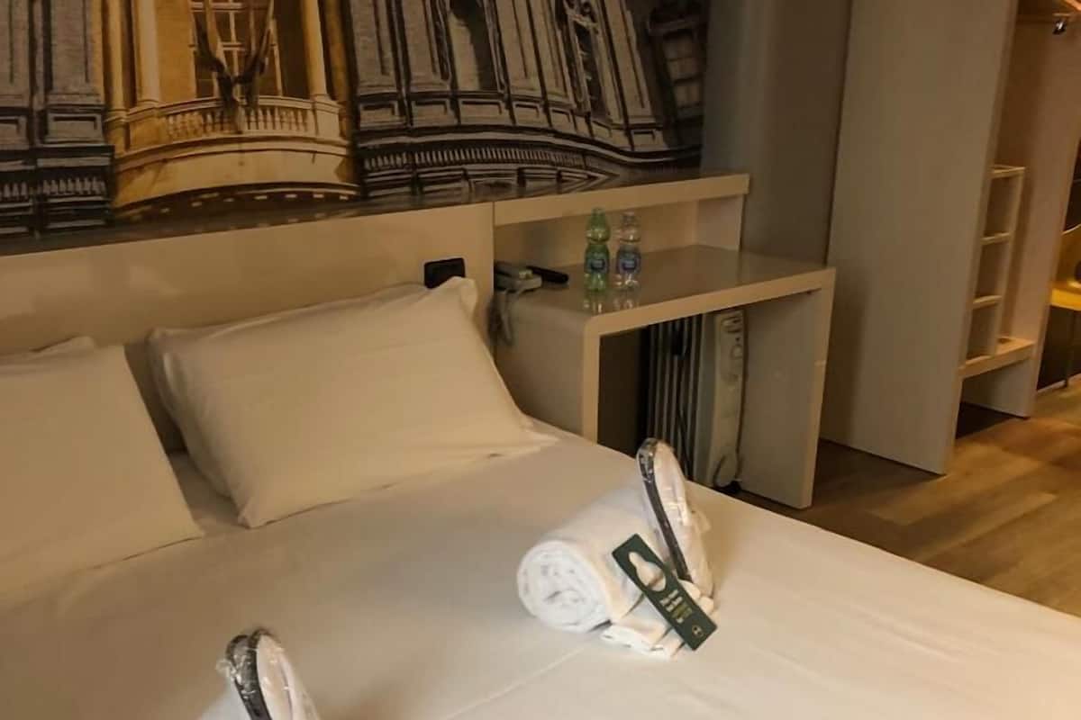 Superior Double Room, Non Smoking | In-room safe, desk, laptop workspace, blackout drapes