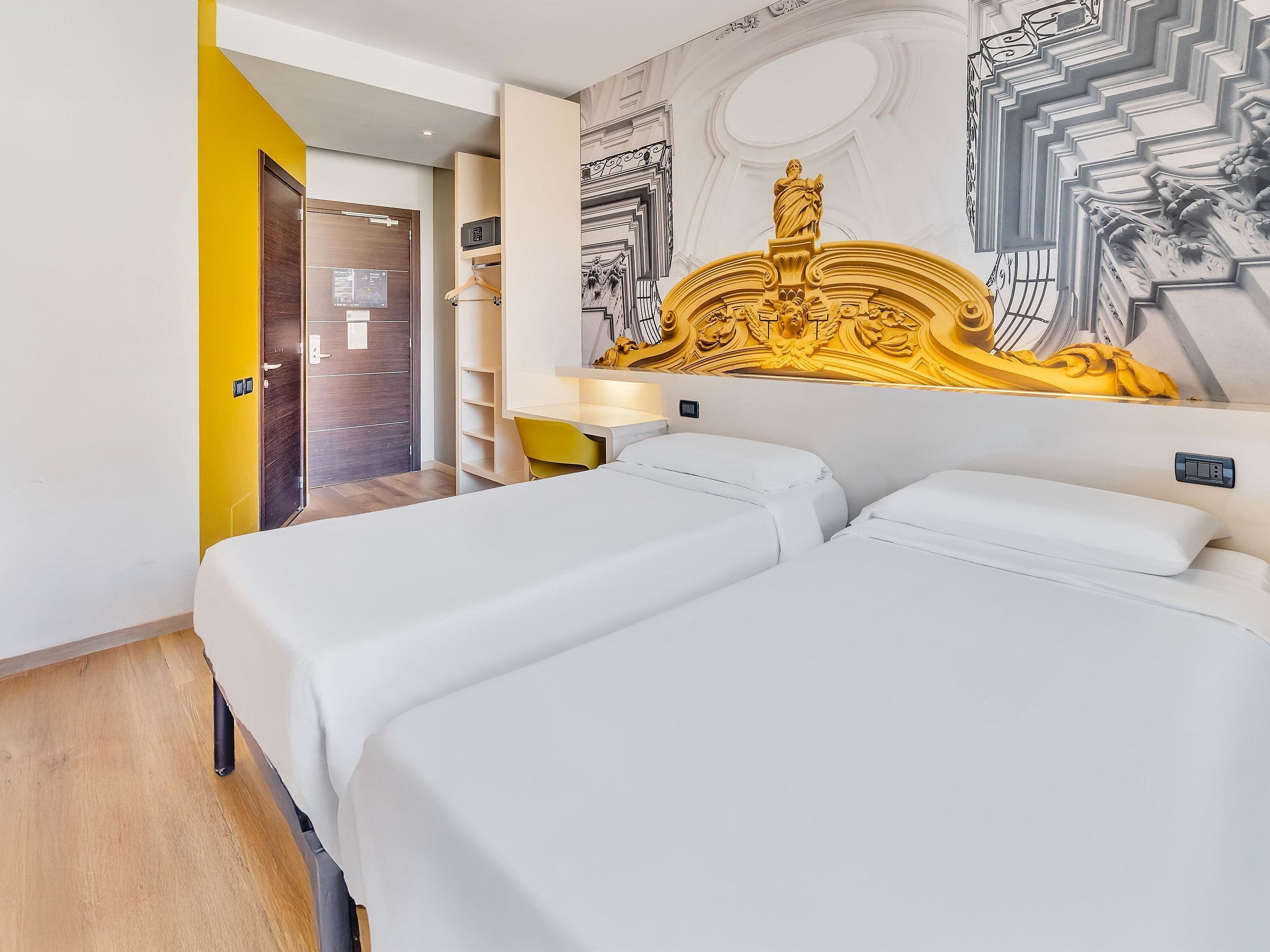 Tomannsrom – standard, tilpasset bevegelseshemmede, ikke-røyk | Safe på rommet, skrivebord og skrivebord for bærbar PC