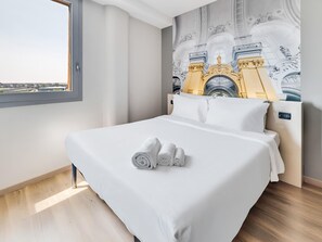 高級雙人房, 非吸煙房 | 客房內保險箱、書桌、筆電工作空間、遮光布/窗簾