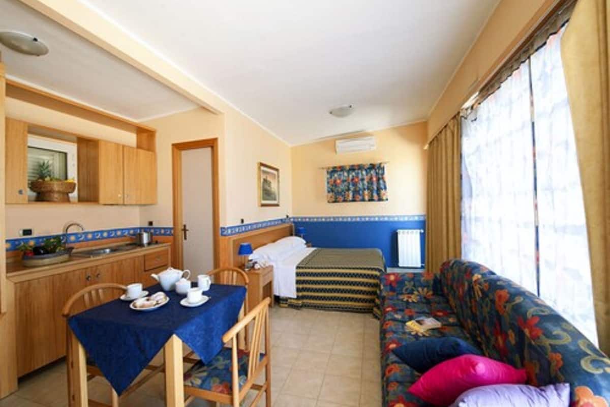 deluxe bungalow | 1 bedroom, desk, free wifi, bed sheets