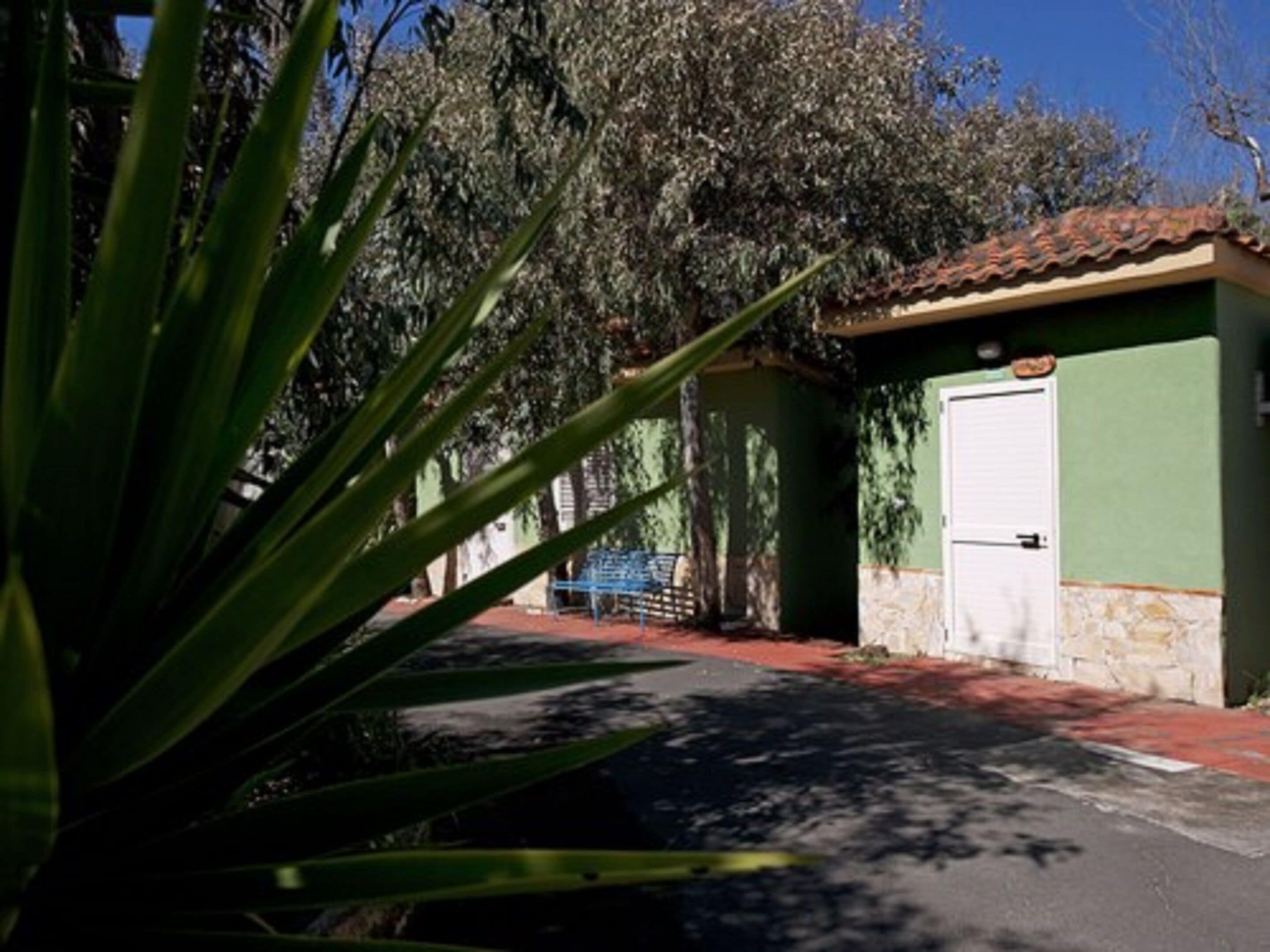 1 bedroom, desk, free wifi, bed sheets