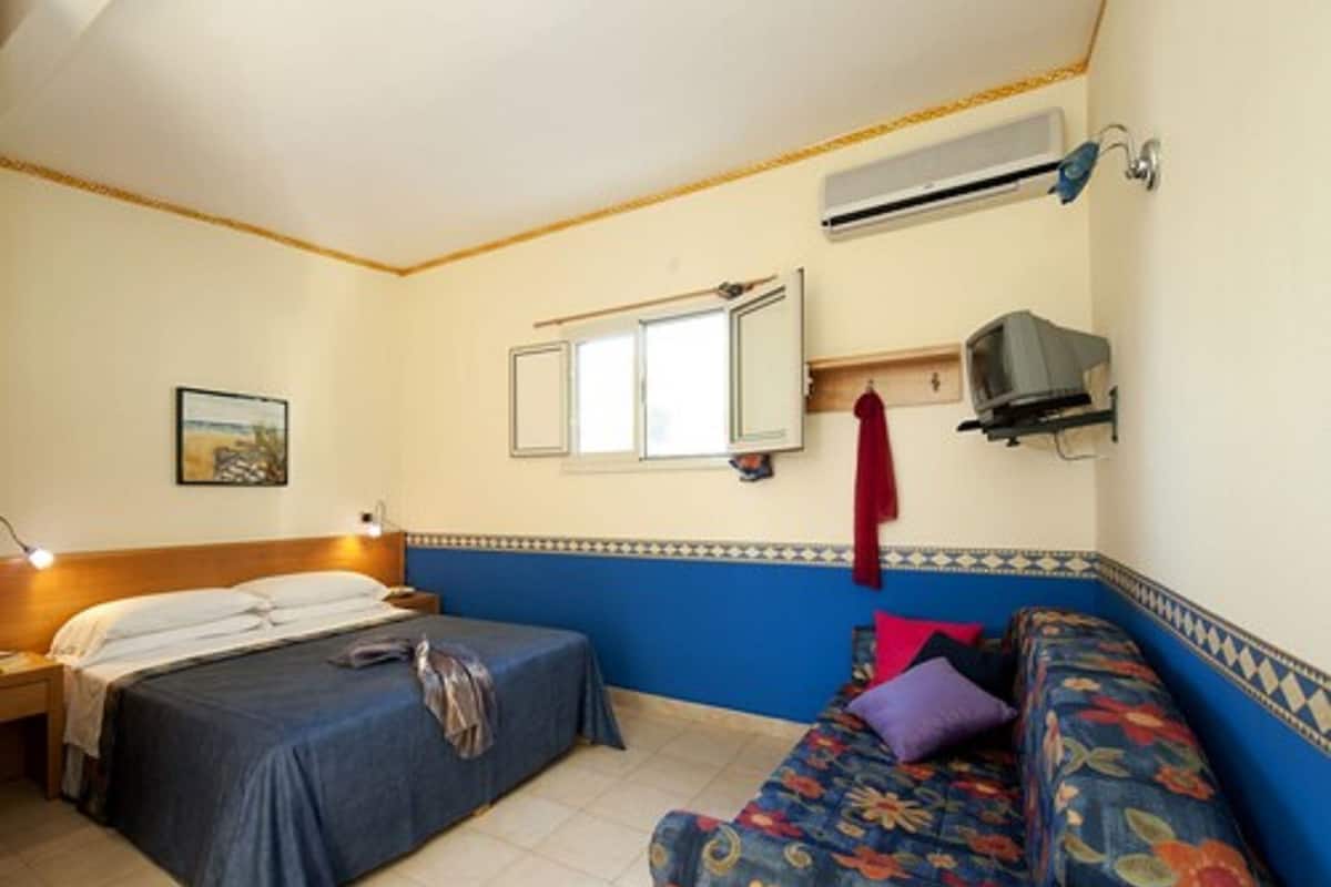 Escritorio, wifi gratis, ropa de cama